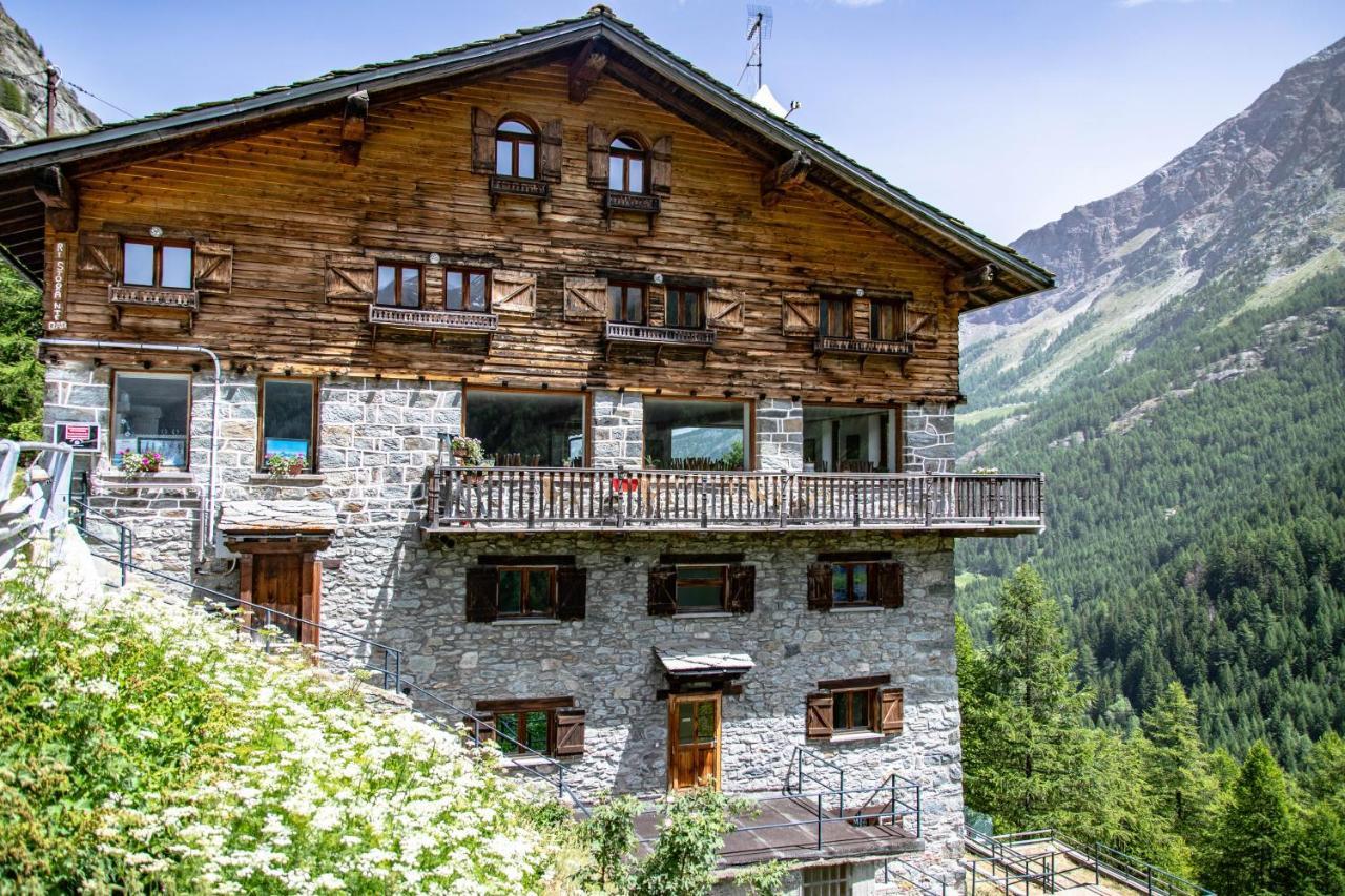 Hotel & Restaurant Perret - Mountain People Valgrisenche Buitenkant foto