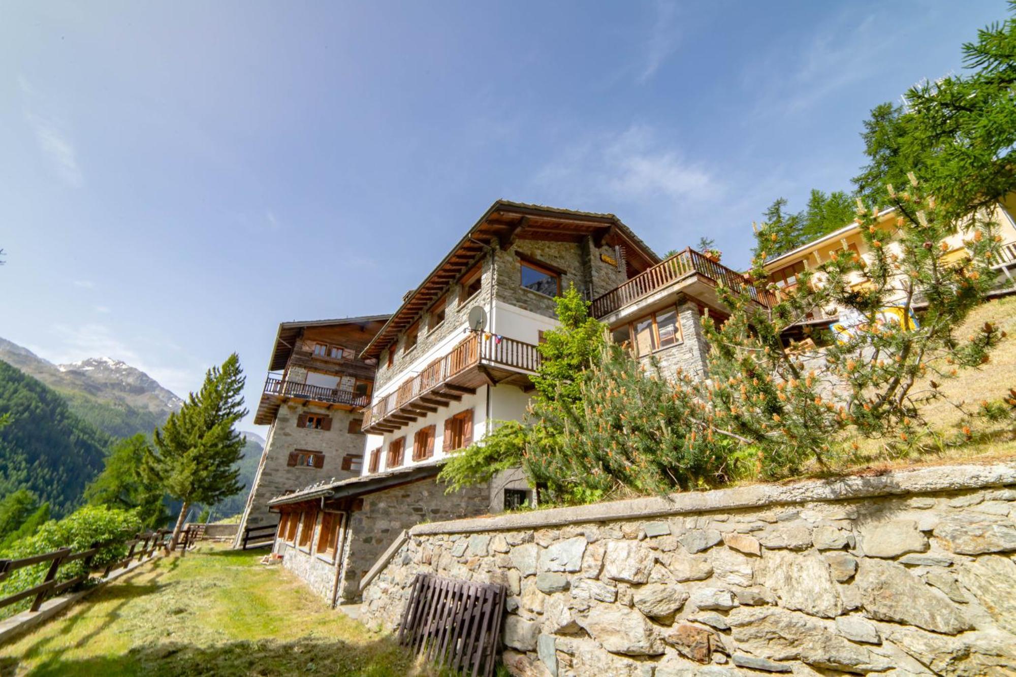 Hotel & Restaurant Perret - Mountain People Valgrisenche Buitenkant foto